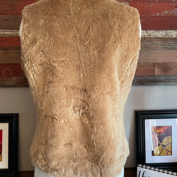 Mossimo faux fur vest - Picture 6 of 7